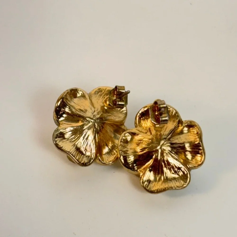 Vintage Flower Stud Earrings Cream Enamel Gold Tone Boho Cottagecore Y2K